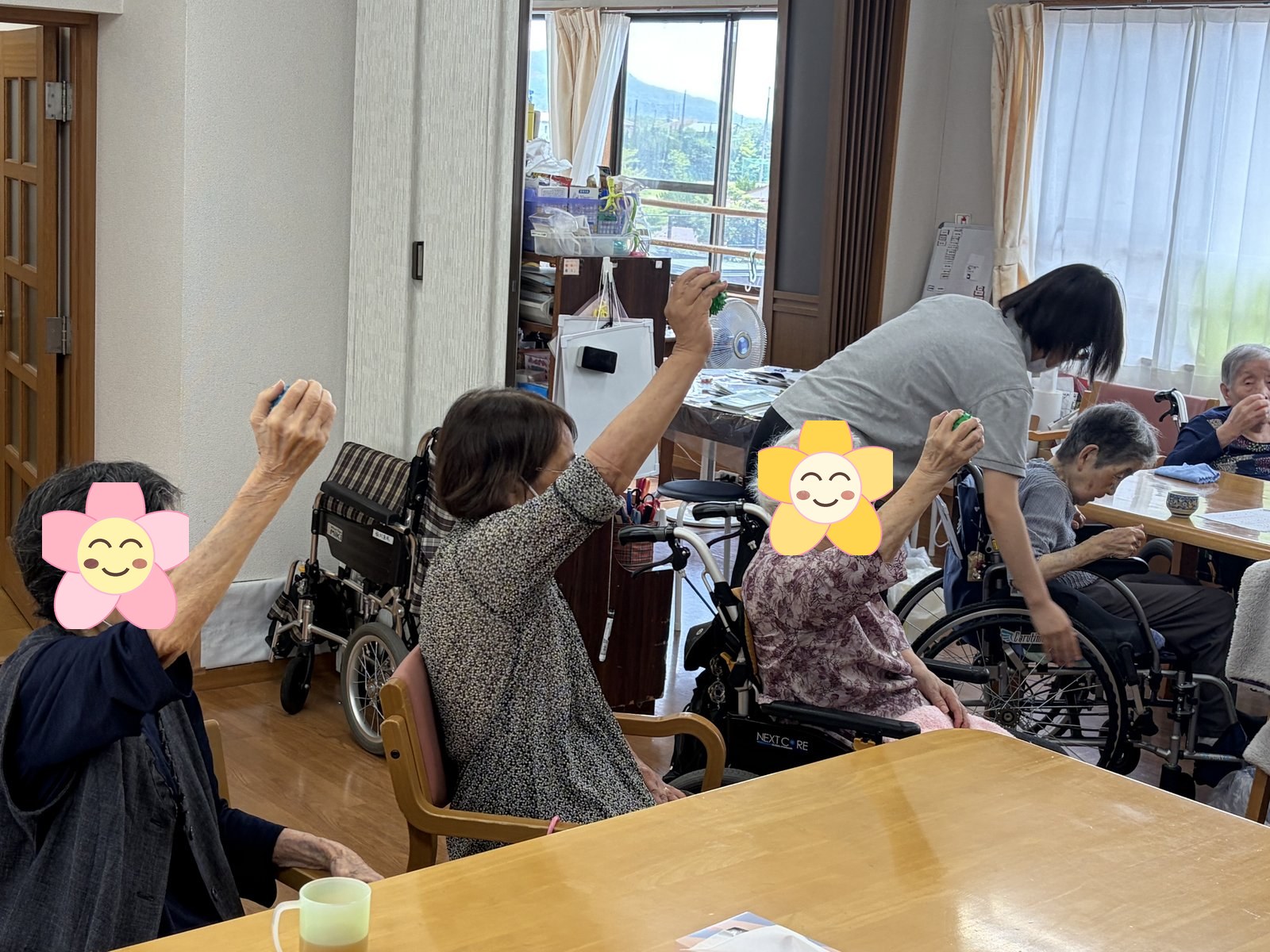 デイサービスなかよし ボール体操のアクティビティ